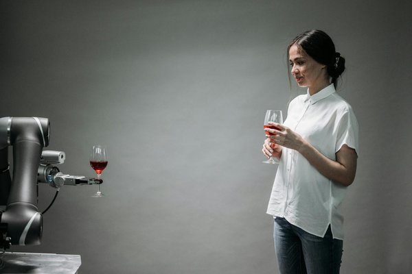 What are the steps to install and configure a PCIe NVMe SSD in a Dell OptiPlex 7070 for better performance?